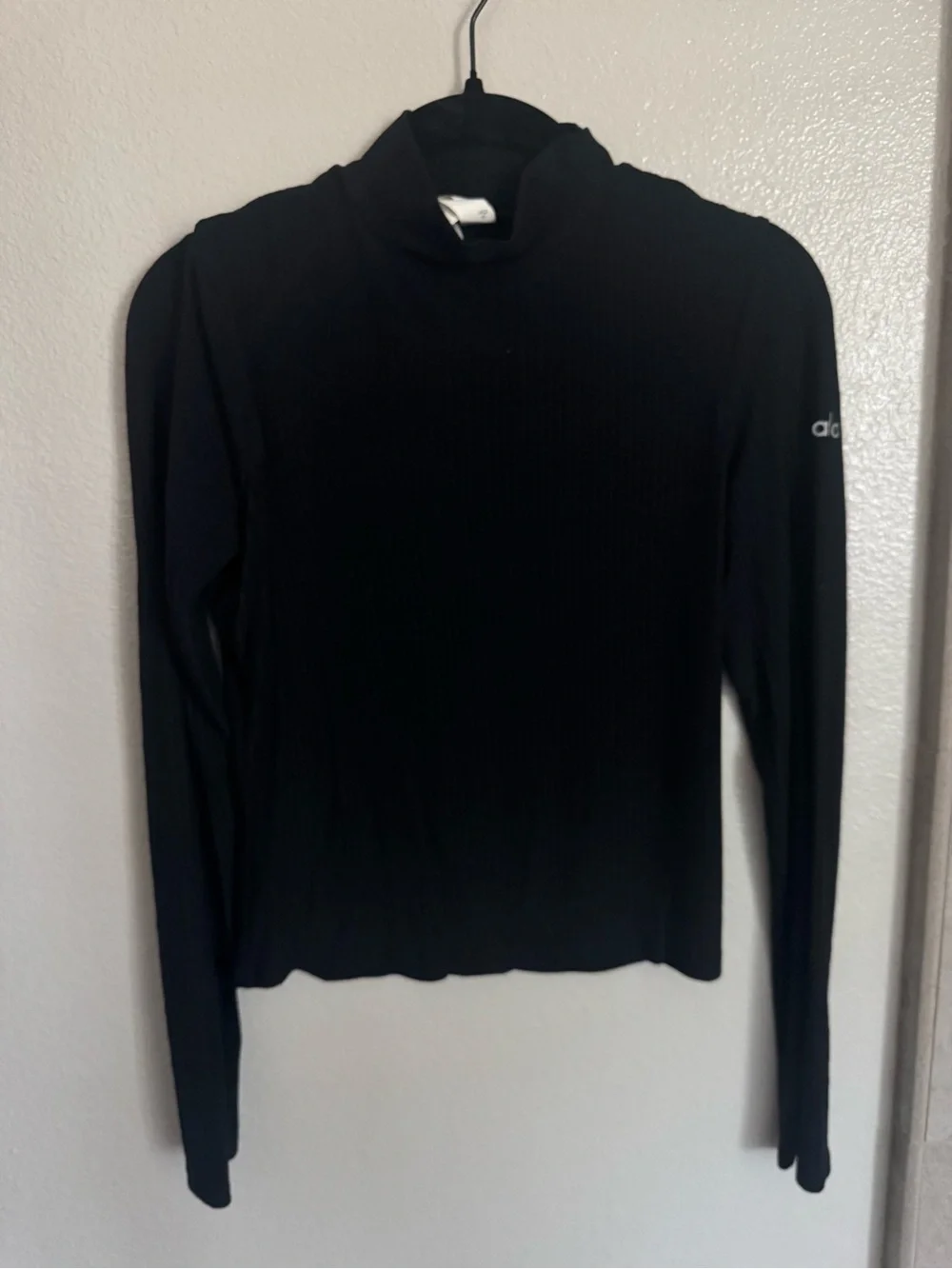 ALO Yoga Ribbed Sea Coast Mockneck Long Sleeve - Black Size  Small